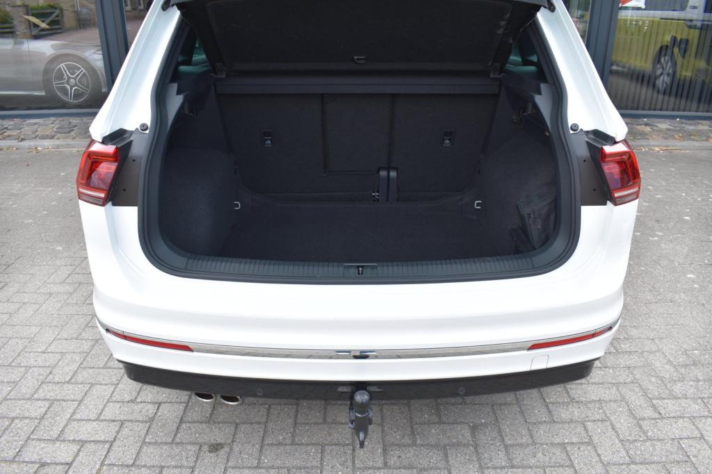 Volkswagen Tiguan 1.5 tsi act r-line | trekhaak | camera | stoelverwarming 
