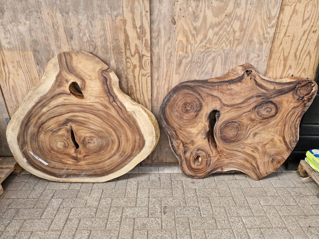 Boomstamtafels van suar hout