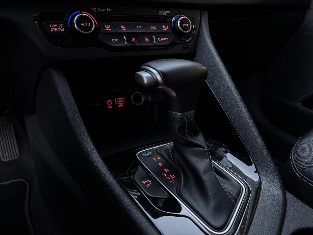 Kia Niro automaat 1.6 gdi hybrid first edition/ trekhaak