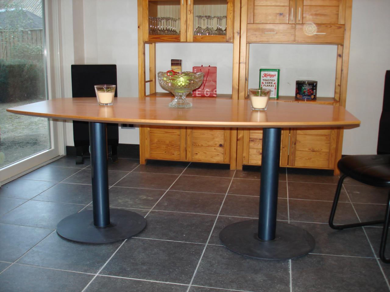 Artifort Toneau Tafel