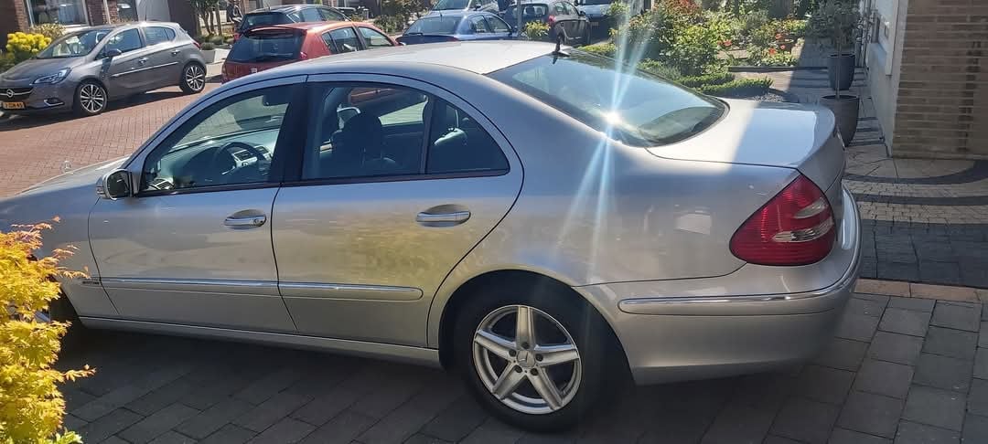 Mercedes E 240 Elegance  V6 Automaat