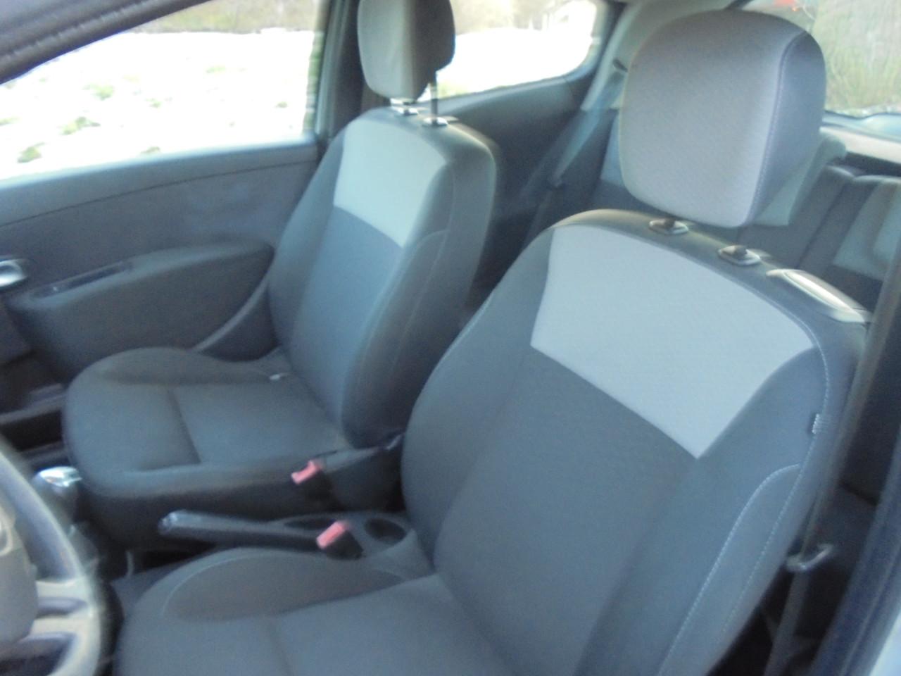 Clio bouwjaar 2010 met de zuinige 1.2 in nette staat diverse Extra's