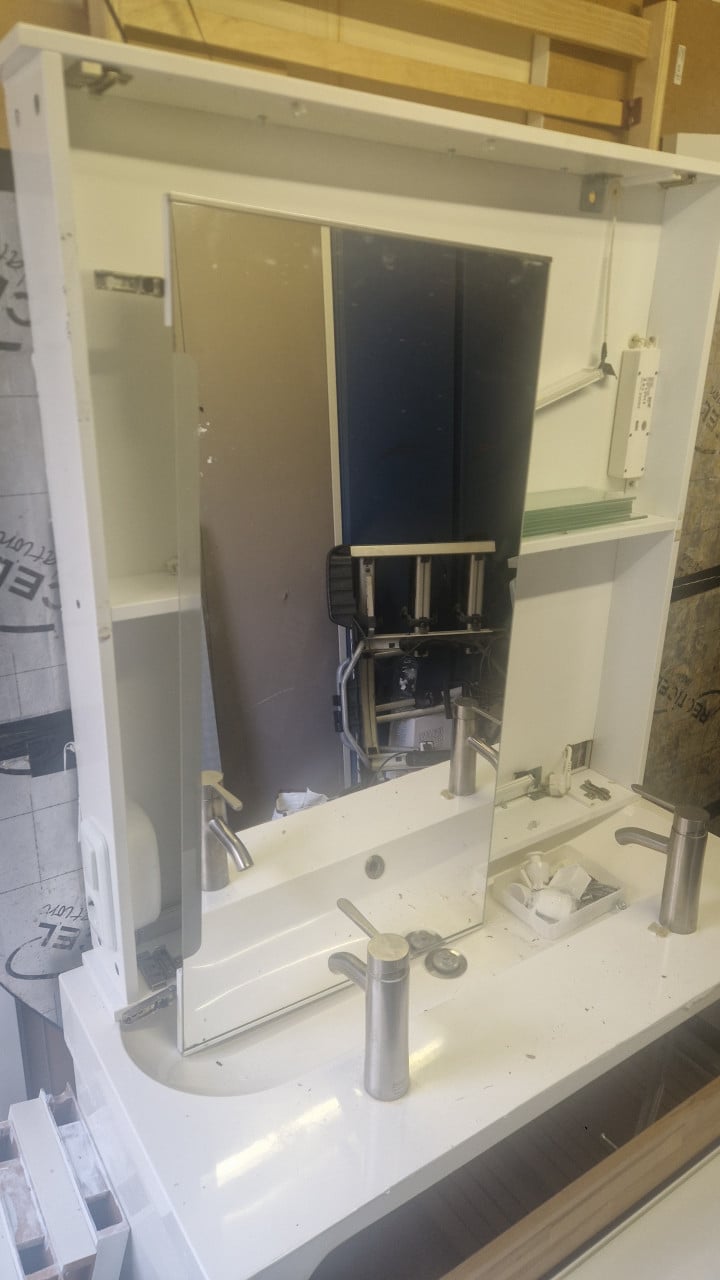 IKEA wit badmeubel met dubbele kraan