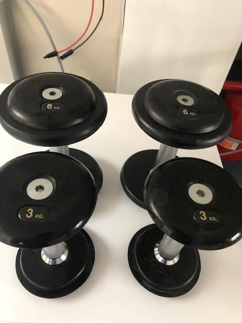 Twee sets trainingshalters