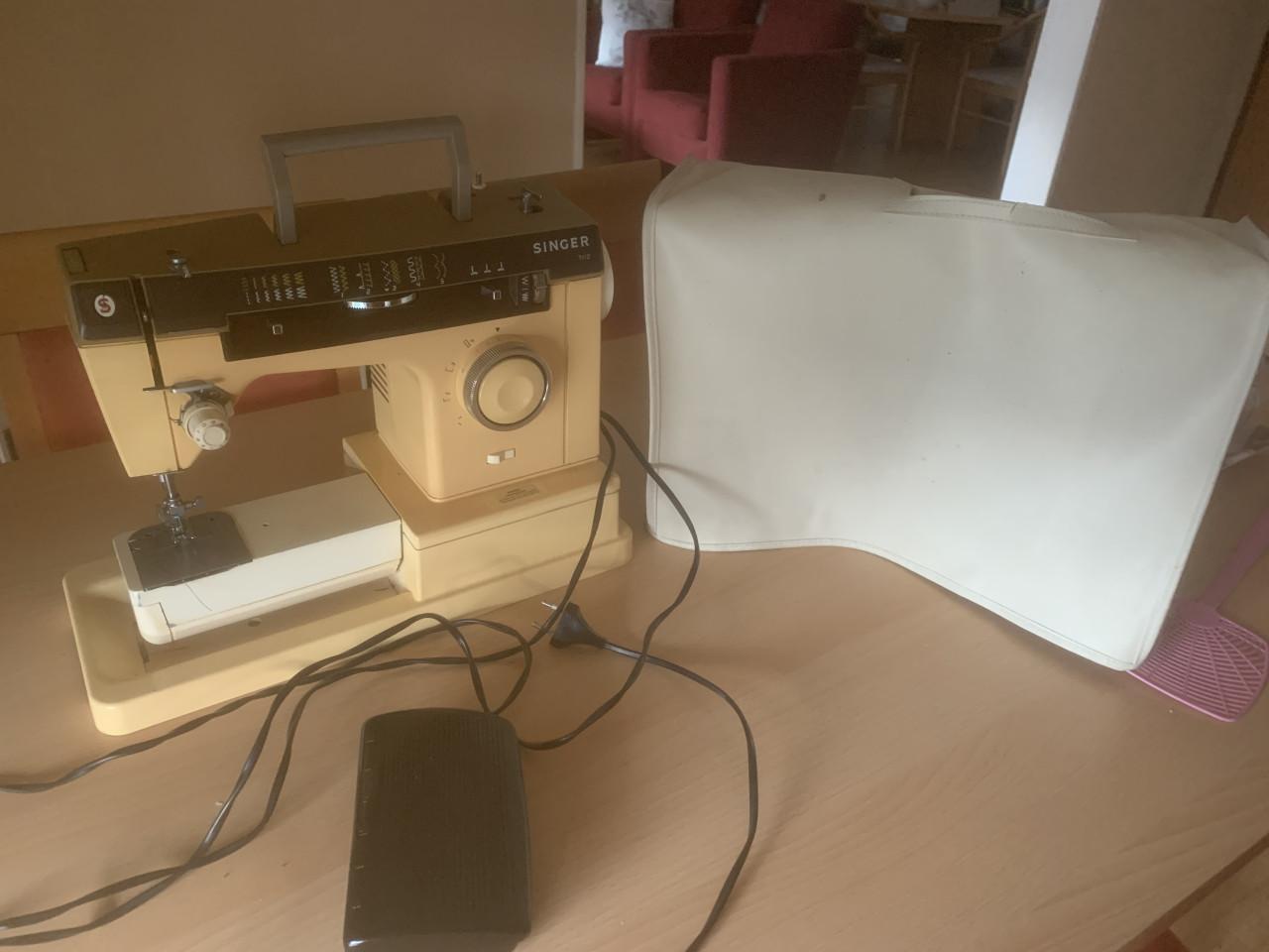 Te koop: naaimachine