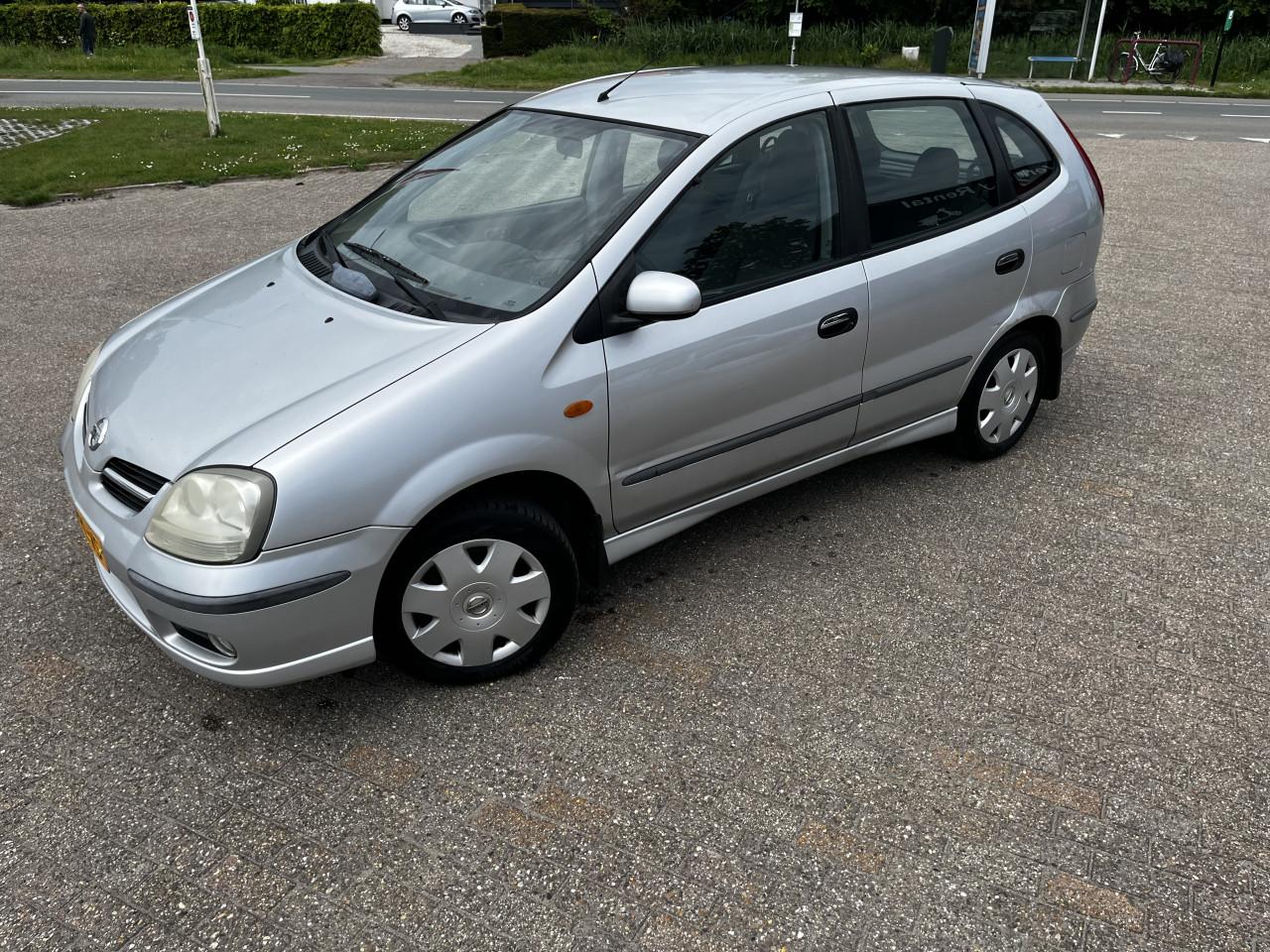 Nissan Almera Tino