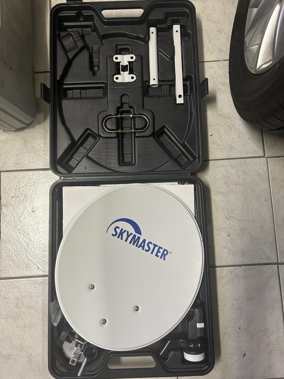 Camping spullen / tv plus toebehoren satelietschotel leveler camping kasten