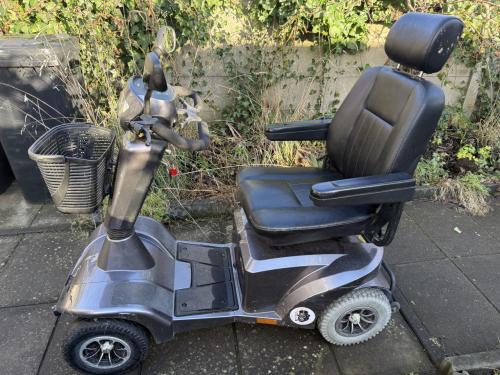 Scootmobiel Sterling S700 handig vervoer ook als je iets hebt gebroken.