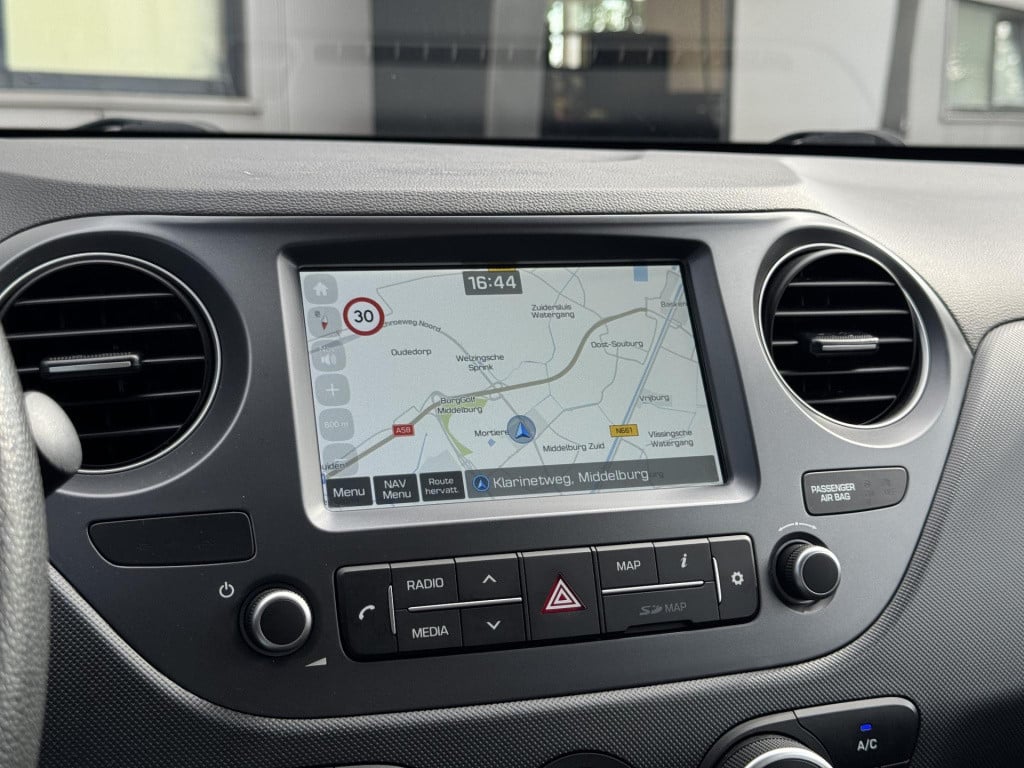 Hyundai I 10 1.0i comfort navigation pack | apple carplay/android auto | cr