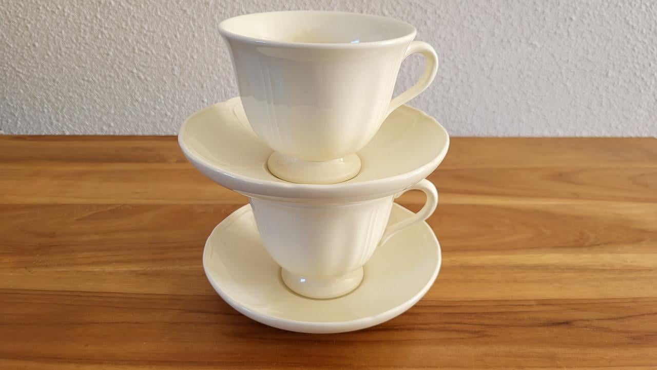 Set van 2 Wedgwood Queens Shape kop en schotels