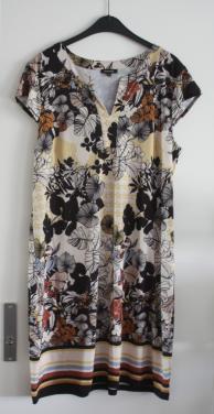 Jurk met v hals en bladeren motief maat 44