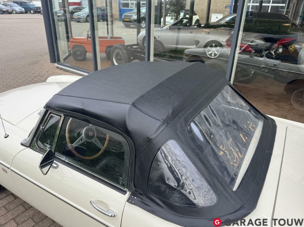 MG B 1.8 roadster *motor gereviseerd, nieuwe overdrive*