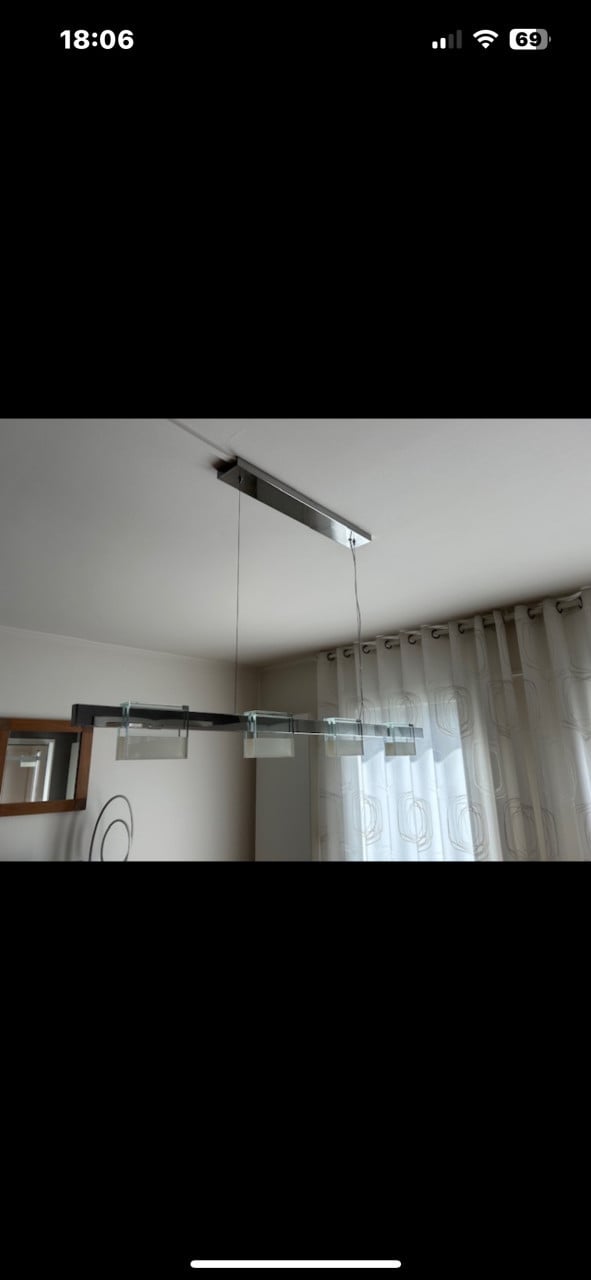 Massief eiken meubels + moderne verlichting