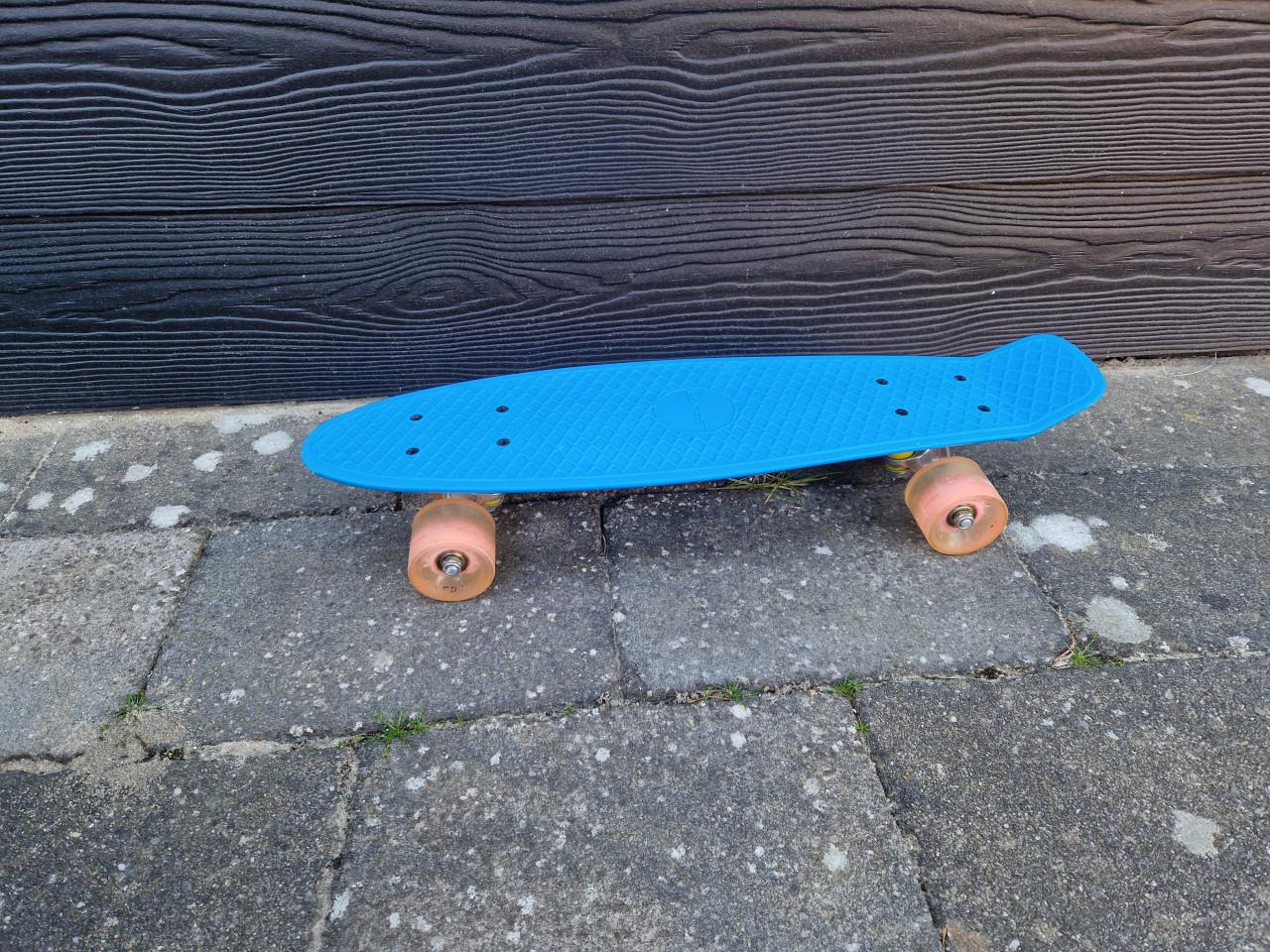 Pennyboard blauw klein skateboard met discolicht in wielen