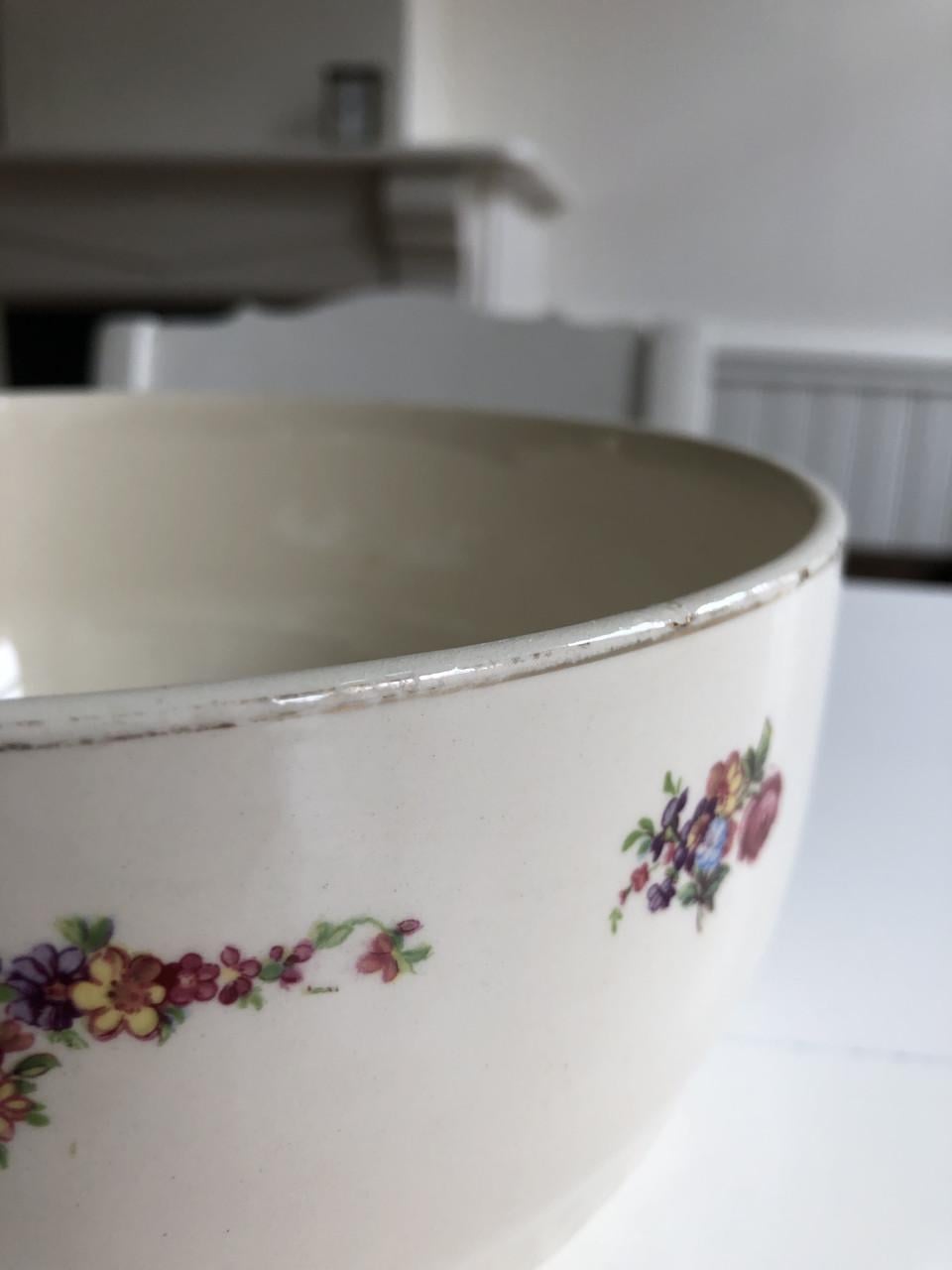 Mooie brocante hoge schaal met bloemendecor
