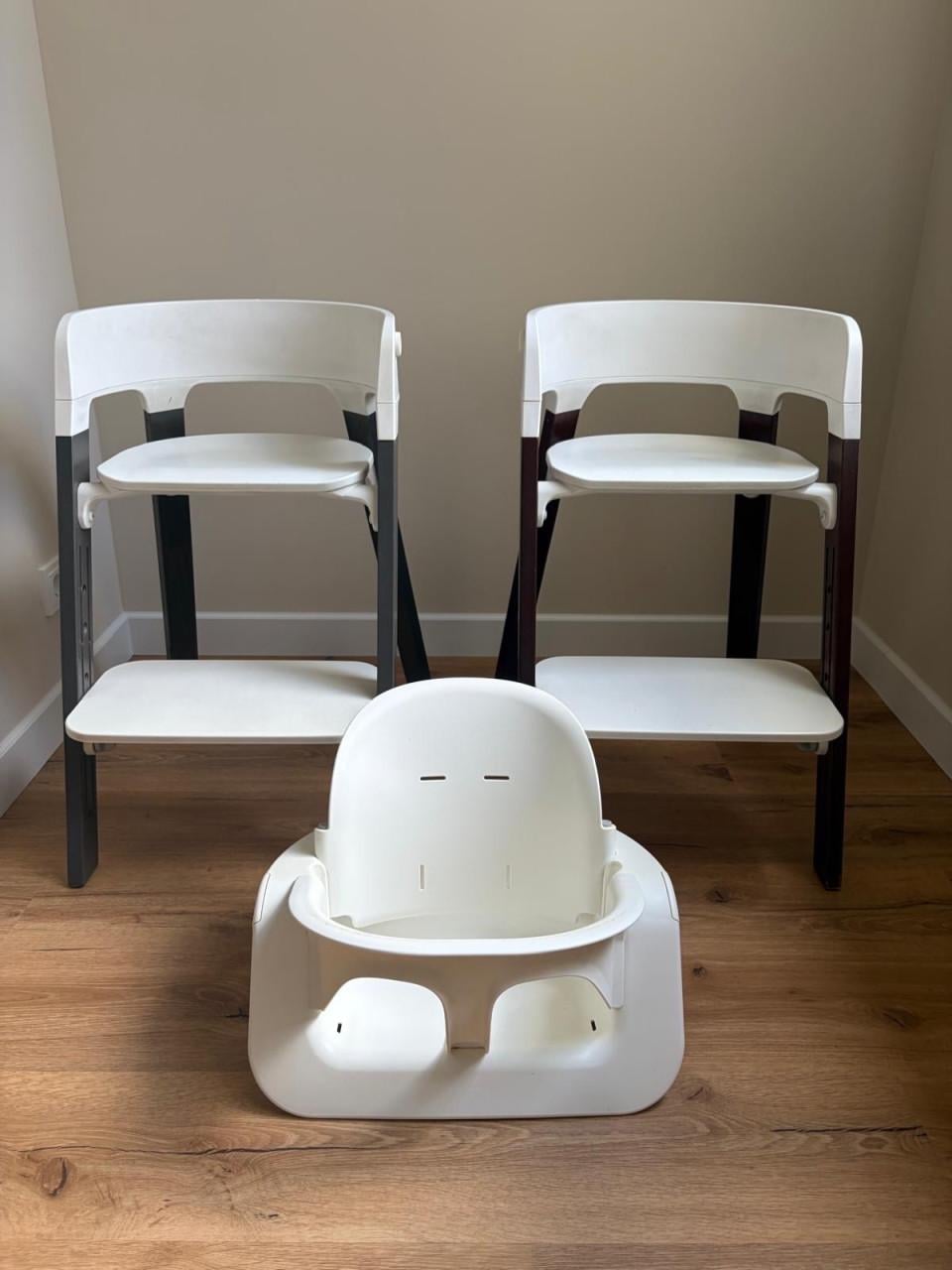 Twee Stokke Steps kinderstoelen