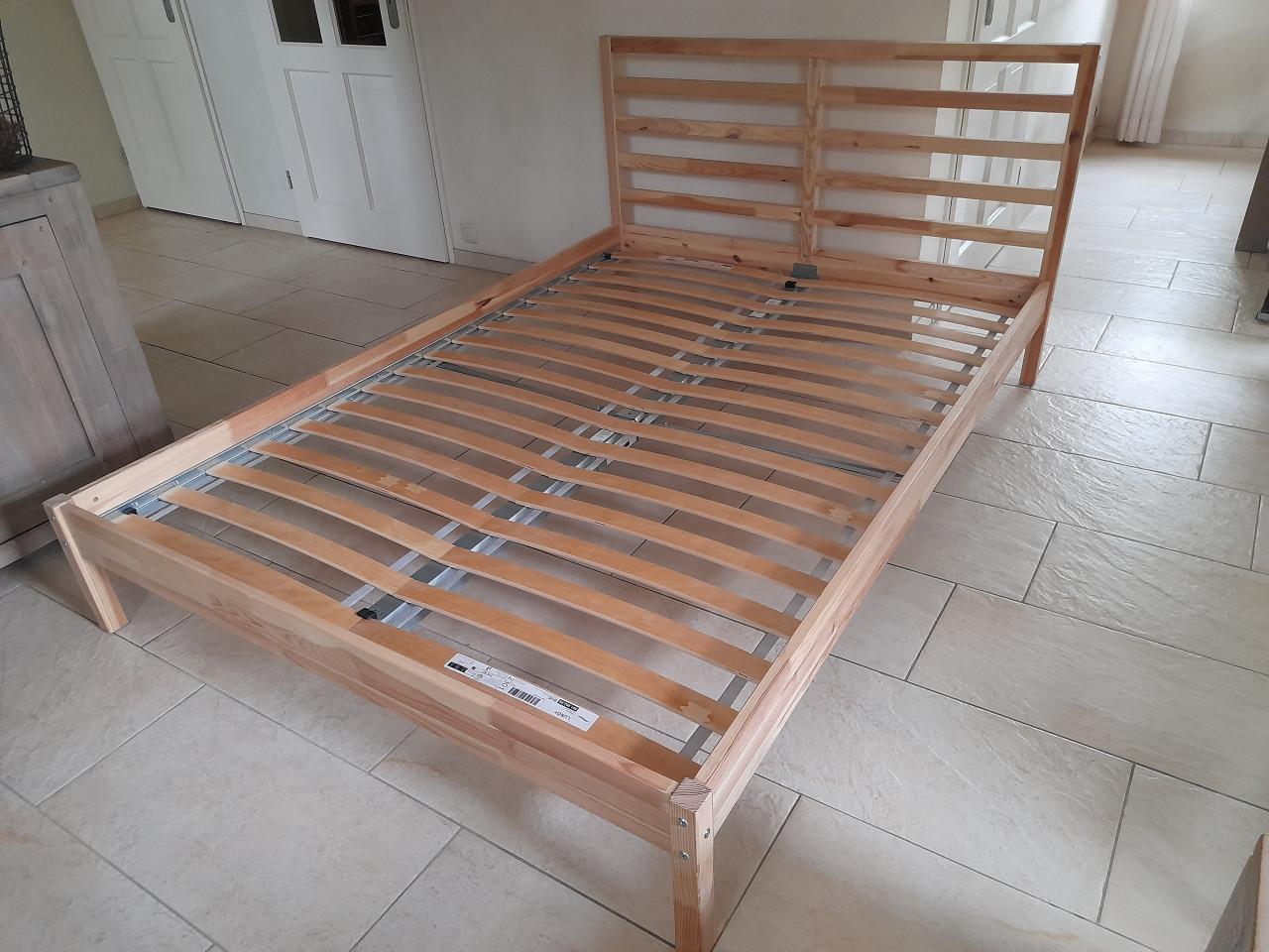2 Persoons bed 140 x 200 (in goede nette staat )