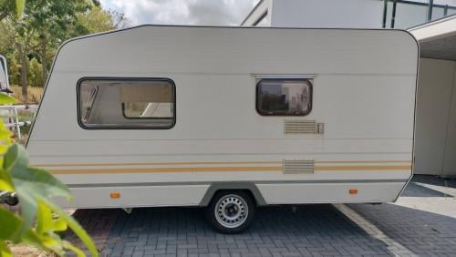 Knaus met stapelbed en prachtige voortent!
