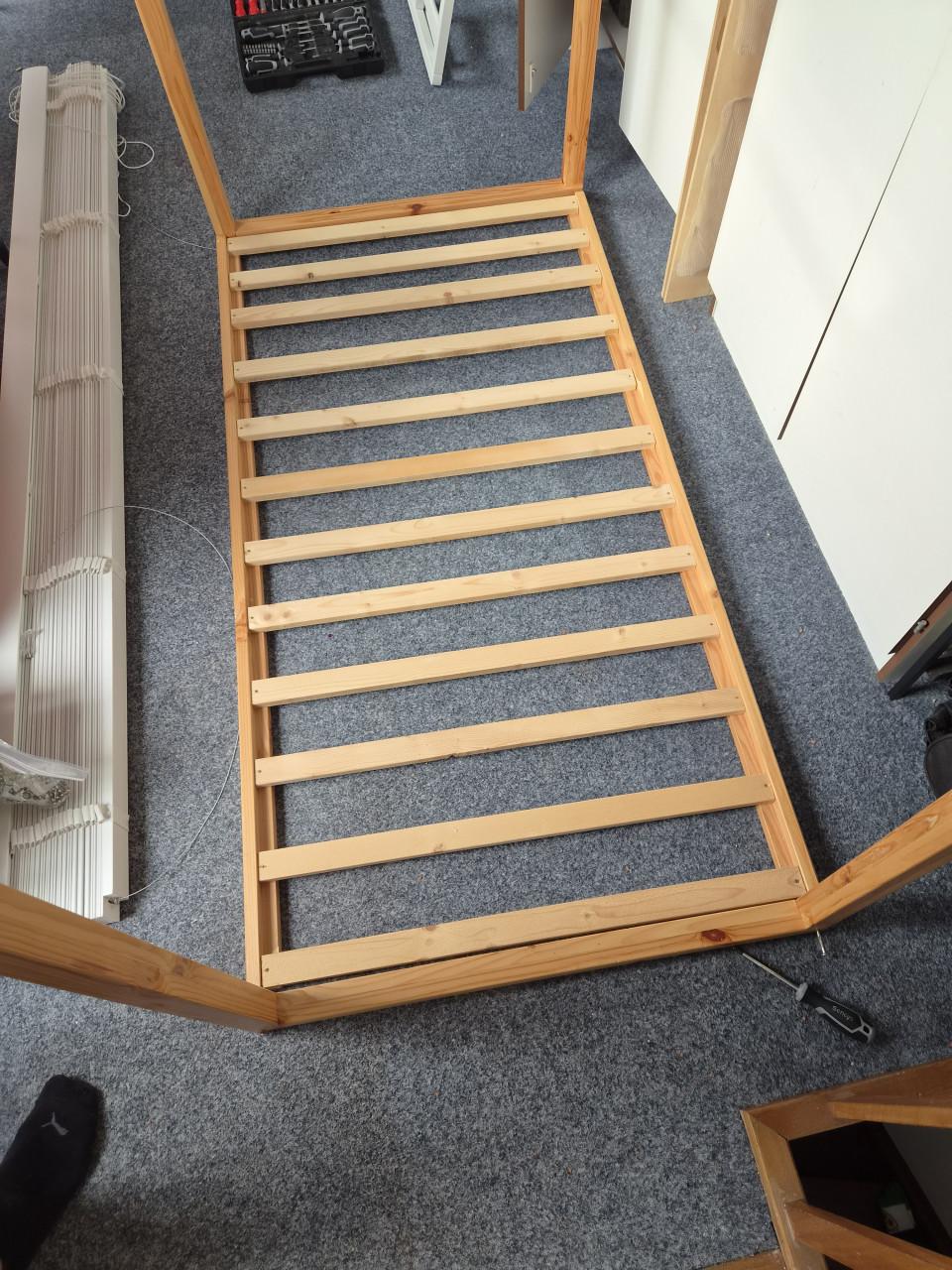 Peuterbedje in vorm van huisje