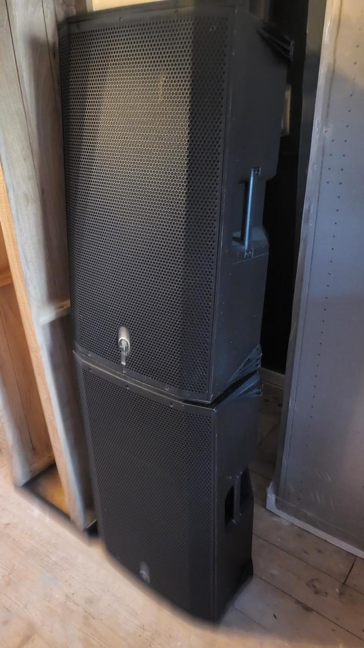 Mackie trump 15 a actieve speakers prijs is voor de set