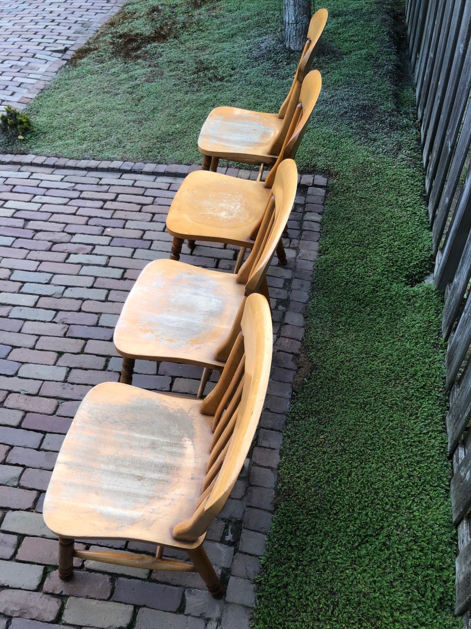 4 eettafel stoelen.