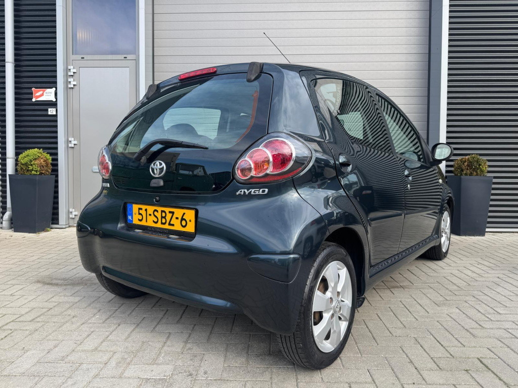 Toyota Aygo 1.0-12v aspiration green navigator