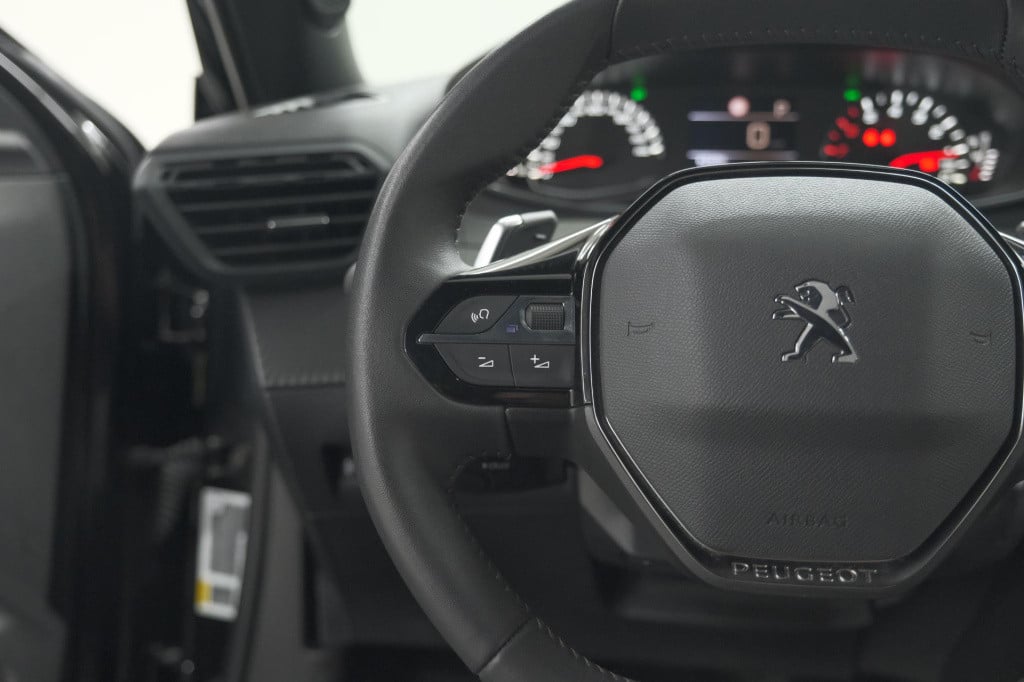 Peugeot 2008 puretech 130 eat8 active pack | parkeersensoren | apple carpla