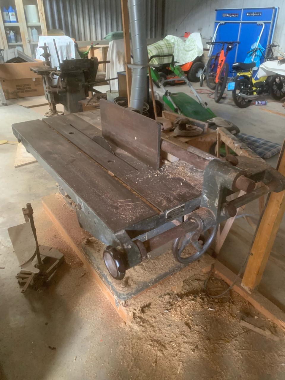 Partij houtbewerking machines.
