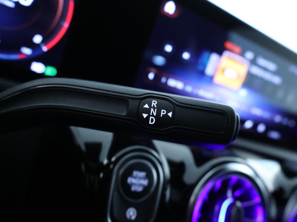 Mercedes-Benz A-Klasse 180 business solution amg | panoramadak | memory pak