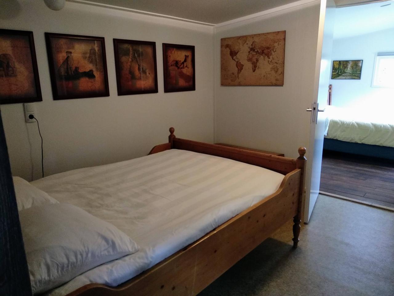 Tweepersoonsbed geloogd grenen