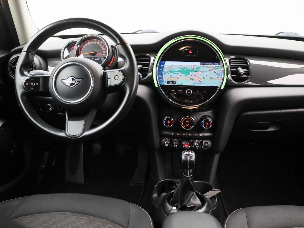 Mini 5-deurs 1.5 one essential | navigatie | lmv | parkeer sensoren | clima