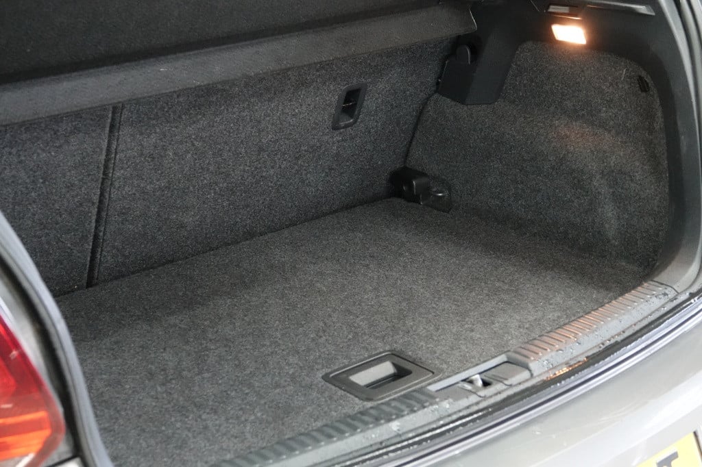 Volkswagen Polo 1.2-12v comfortline | stoelverw. | 17" | airco |