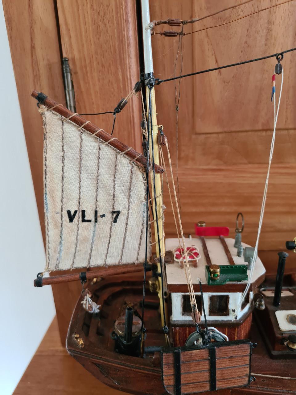 Prachtig gedetailleerd model van een vissersboot.