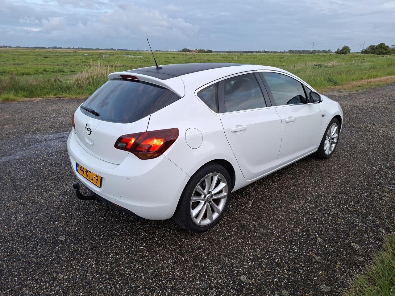 Opel astra 1.6 cosmo