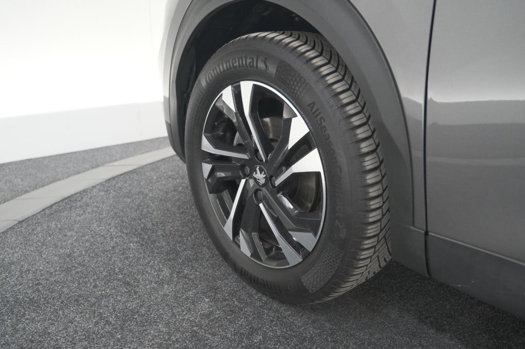 Peugeot 2008 puretech 102 allure pack | camera | apple carplay | parkeersen