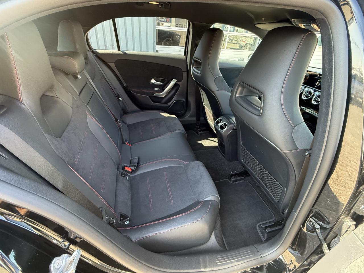 Mercedes-Benz A-klasse - 180 d AMG | Widescreen | Camera | Sfeer | Carplay