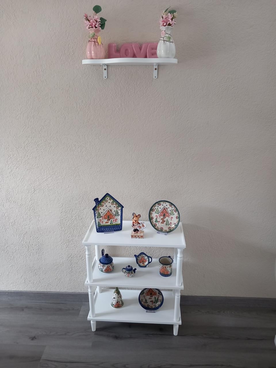Wandboordje en rekje samen 10 euro