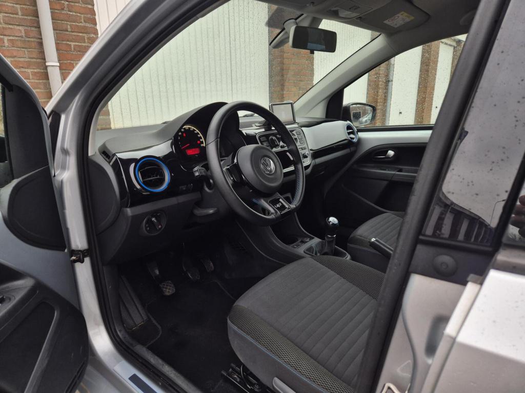 Volkswagen UP! 1.0 cup up! bluemotion / stoelverwarming / cruisecontrol / p