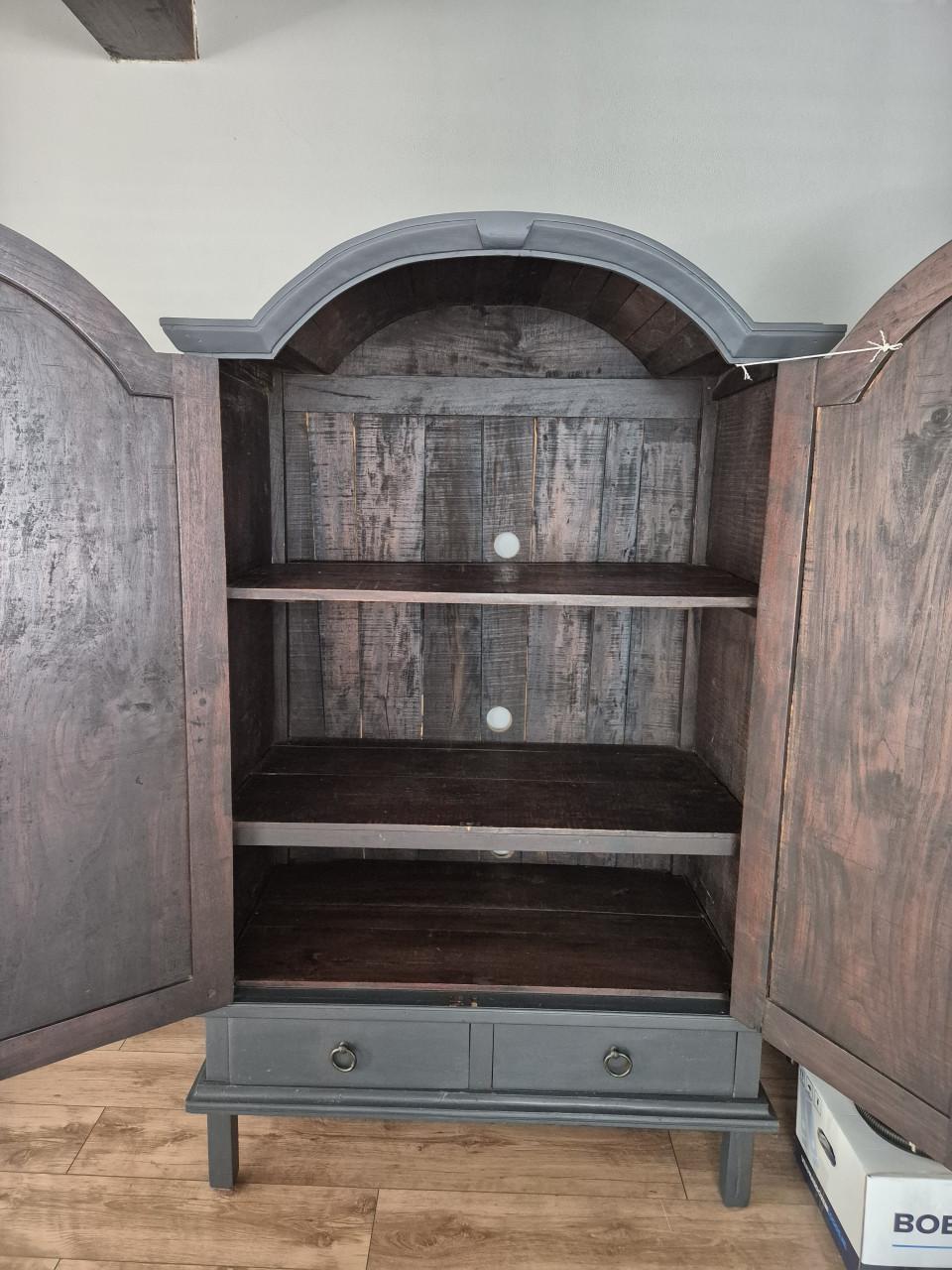 Te koop zware kast