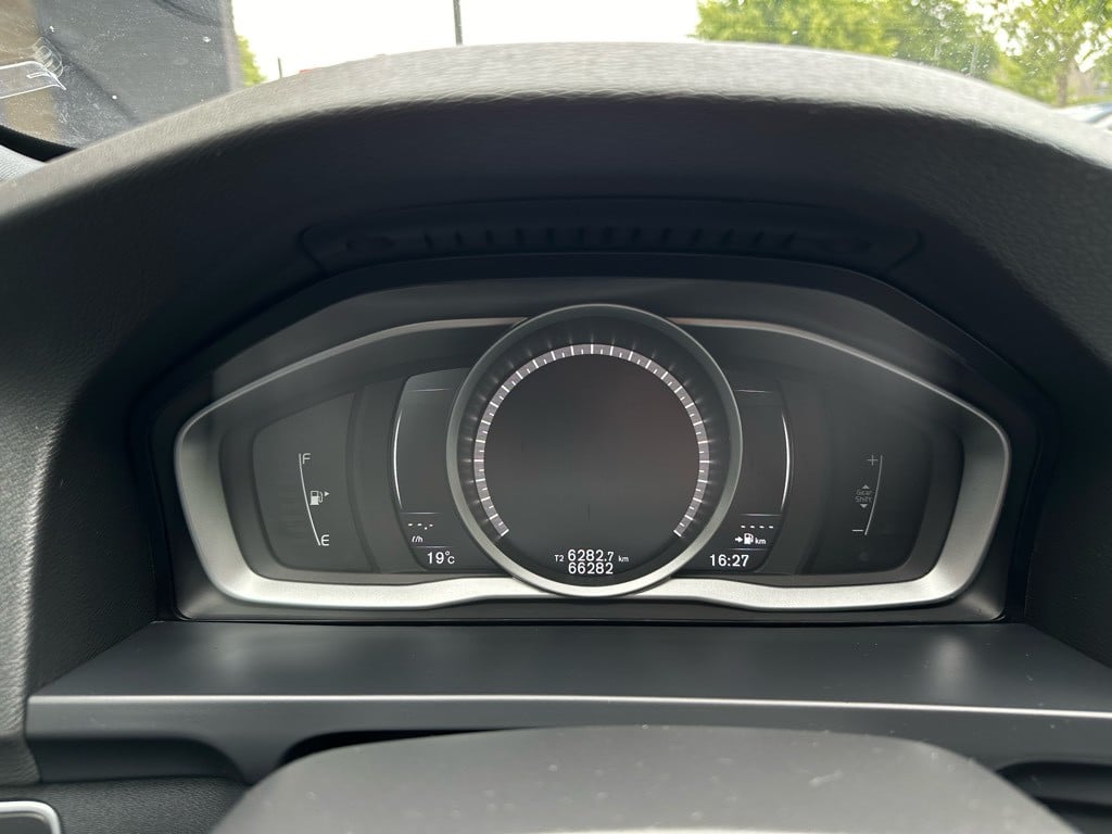 Volvo V60 2.0 t3 summum // 66.000km // dealeronderhouden //