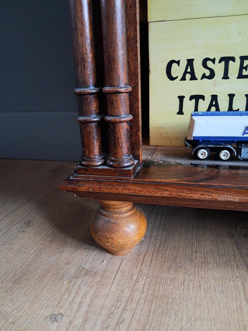 Oude kast,  boekenkast