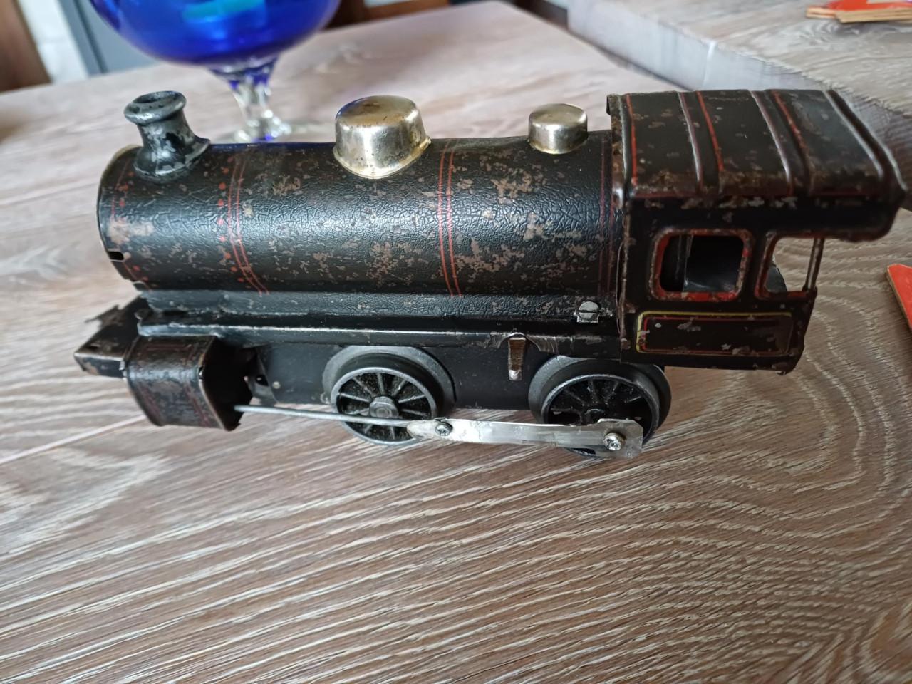 OUD METALEN LOCOMOTIEFJE