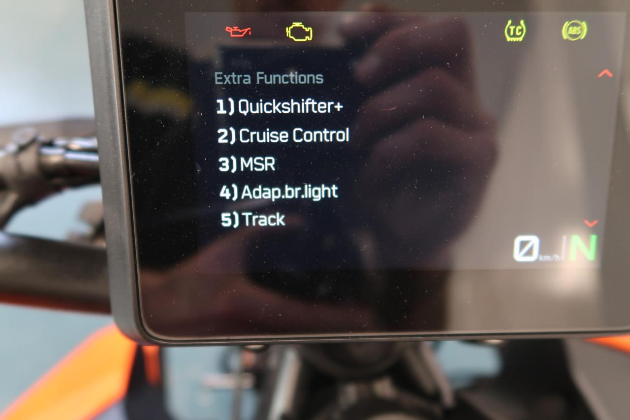 KTM 990 Duke 2024 in nieuwstaat slecht 1900km