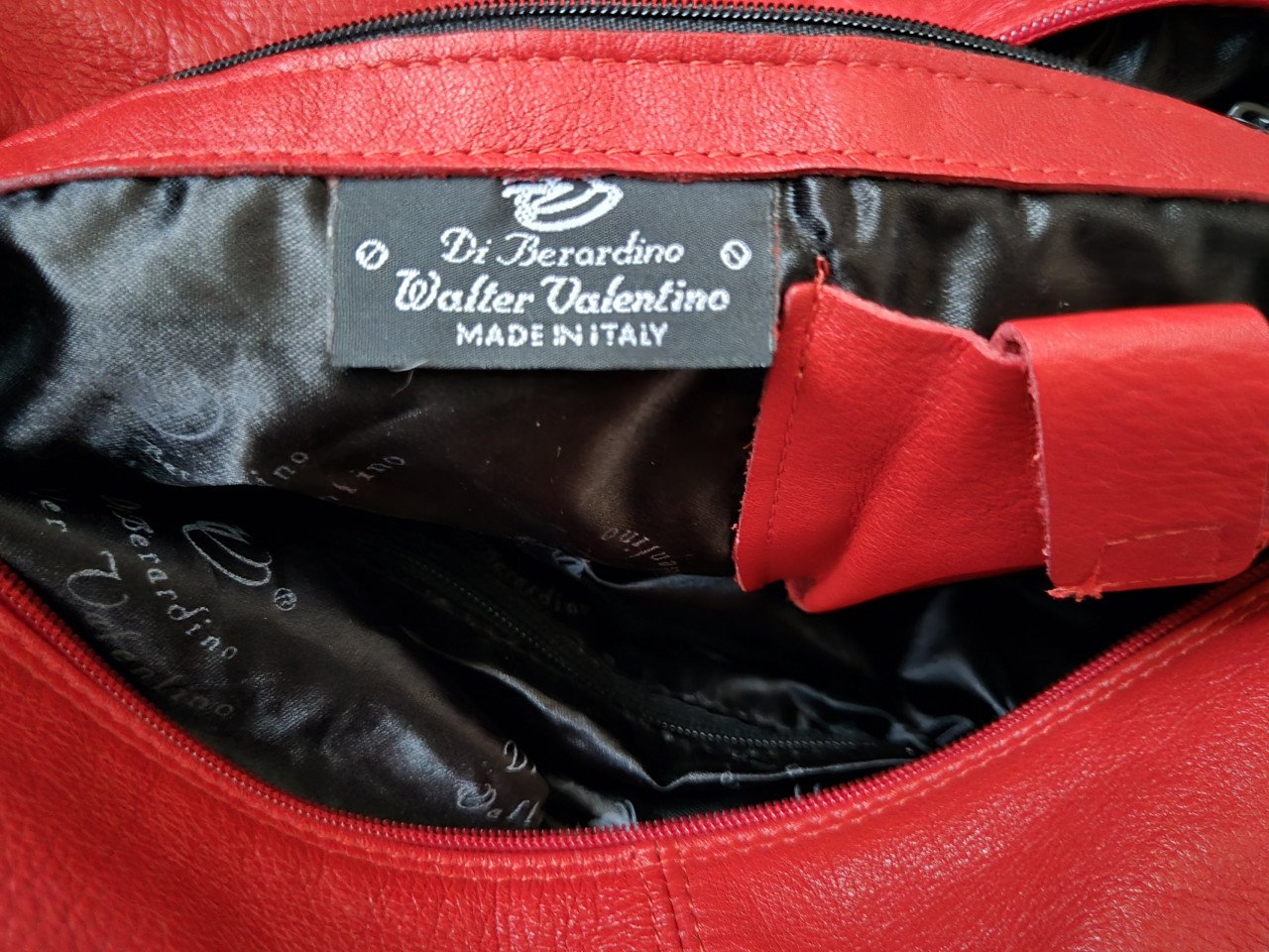 Tas rood leer Valentino in zeer goede conditie. Bieden mag 45x25 cm