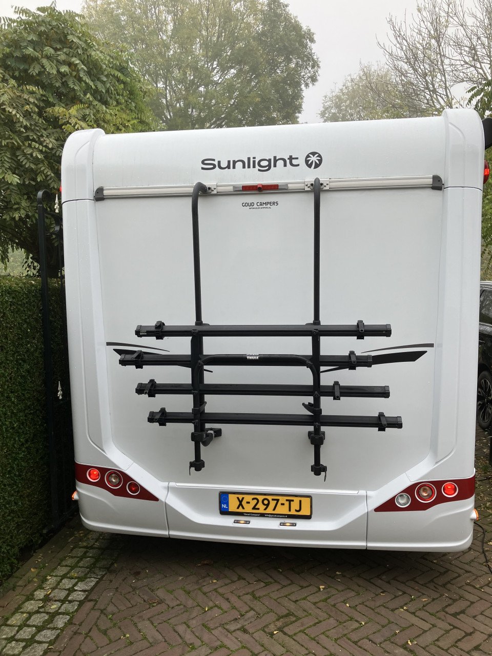 Prachtige 4 pers. automaat camer huren / Te koop  camper Sunlight T 68