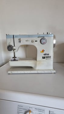 Naaimachine Elna SU