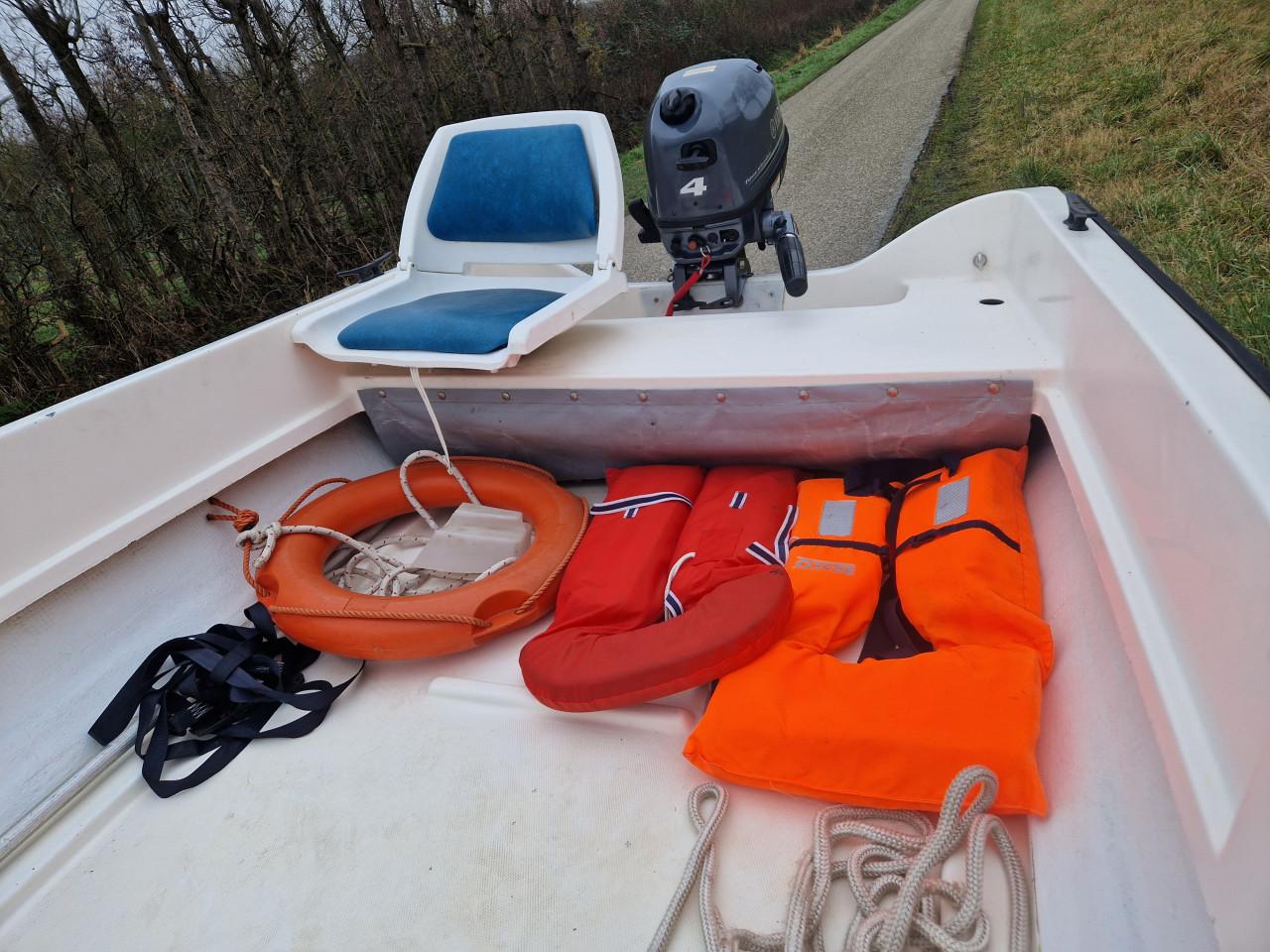 ELAN 401 met Yamaha 4-takt 4 pk en PEGA boottrailer compleet set vaarklaar