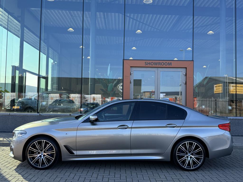 BMW 5 Serie 540i xdrive high executive m-sport | acc | leder | harman / kar