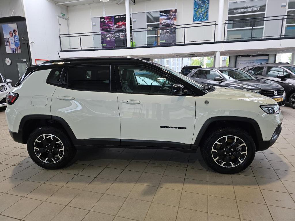 Jeep Compass 4xe 240 plug-in hybrid electric trailhawk