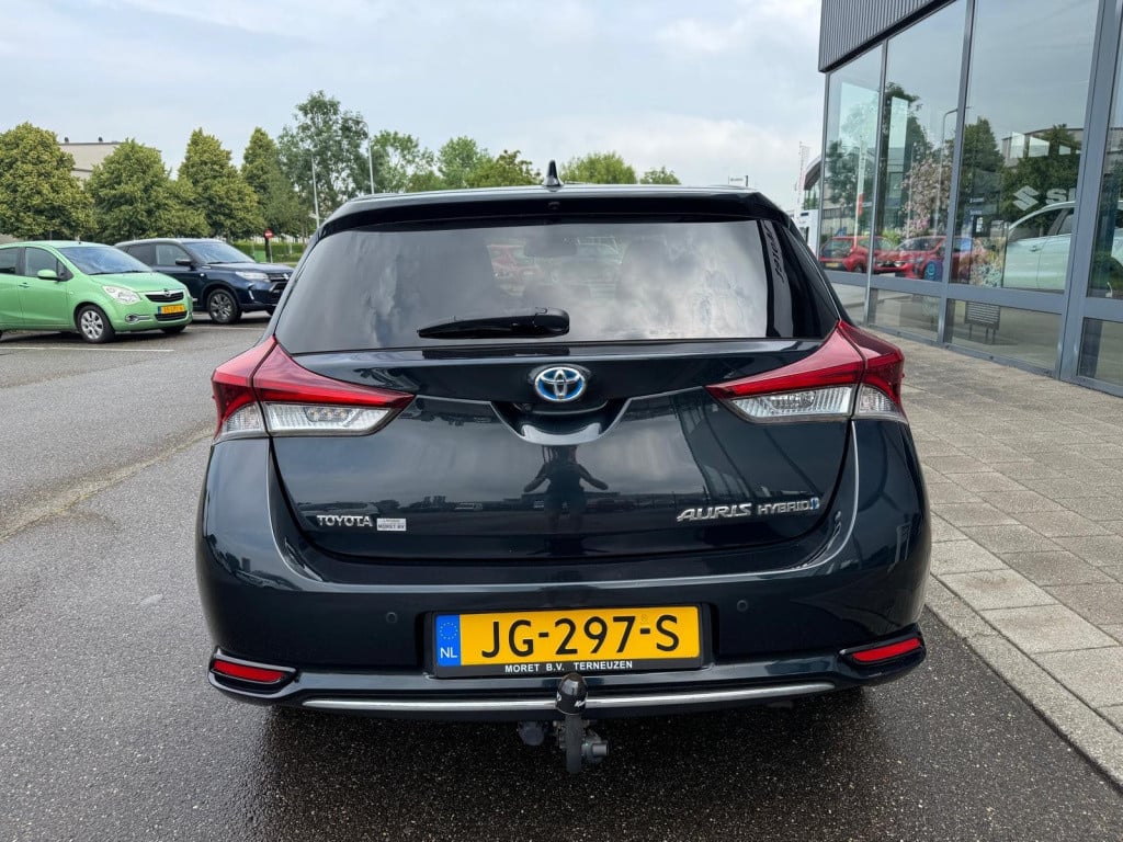 Toyota Auris 1.8 hybrid lease pro
